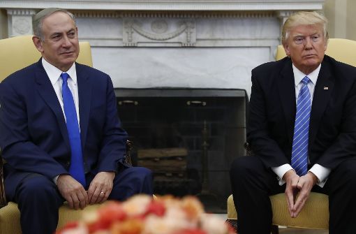 Israels Premier Benjamin Netanjahu, hier beim Besuch im Weißen Haus im Februar, wird US-Präsident Trump sicher auf dessen Weitergabe von Geheimmaterial an die Russen ansprechen. Foto: AP