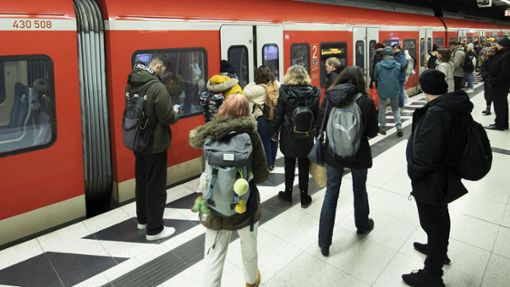 Der Personenverkehr rollt auch in Stuttgart wieder an (Archivbild). Foto: Lichtgut/Leif Piechowski