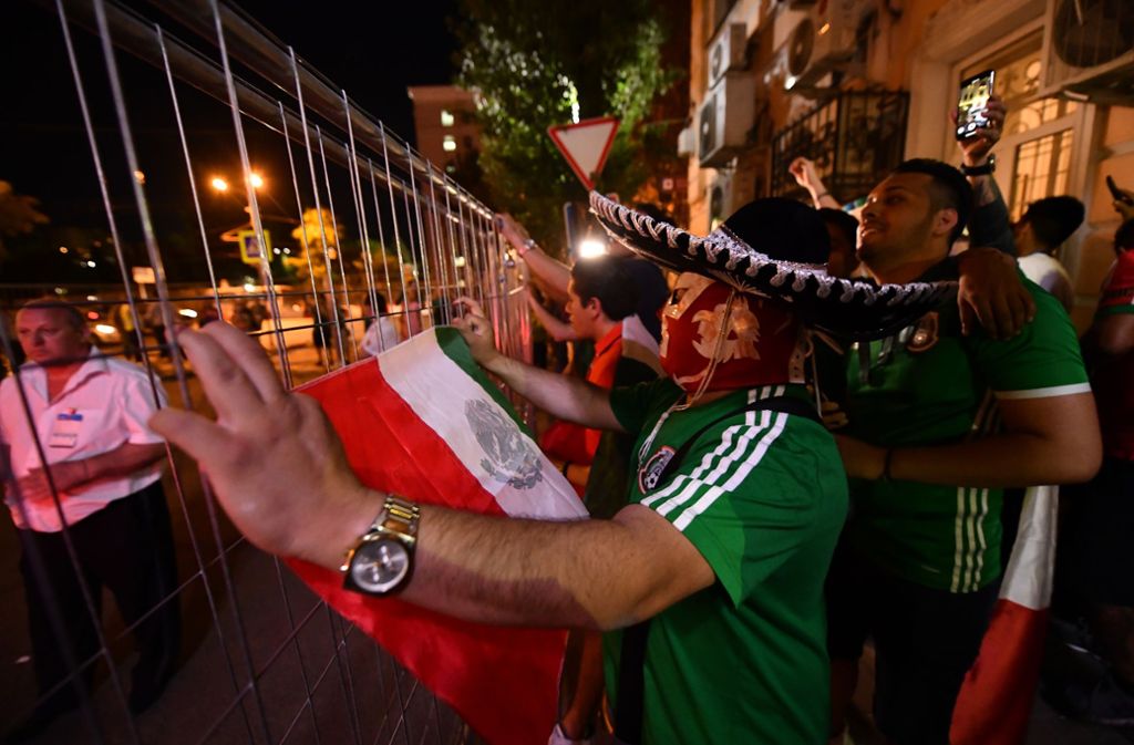 Mexiko-Fans belagern bei der WM in Russland das Teamhotel.