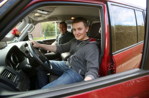 Im Normalfall werden 17-Jährige Fahrer begleitet – in seltenen Fällen geht es auch ohne Aufsicht. Foto: dpa