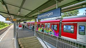 Der S-Bahn-Halt in Oberesslingen wird auch von vielen Berufspendlern genutzt, die in den nahen „Neckarwiesen“ arbeiten. Foto: Roberto Bulgrin