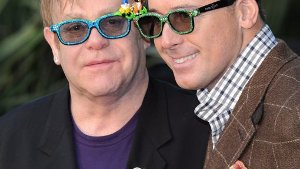 Nach der eingetragenen Lebenspartnerschaft nun die Hochzeit: Elton John und David Furnish.  Foto: dpa