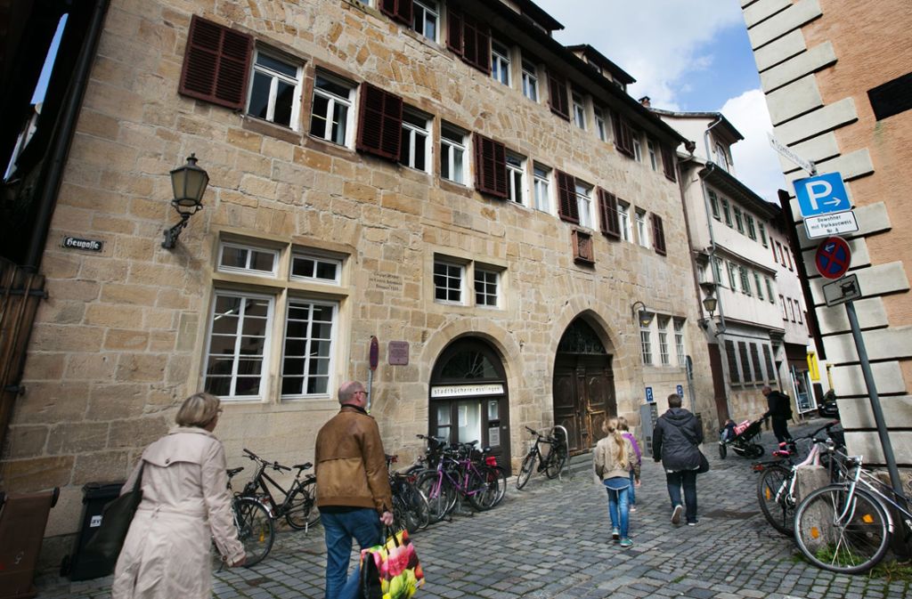 Viele Esslinger wollen die Stadtbücherei im Bebenhäuser Pfleghof. Foto: Ines Rudel