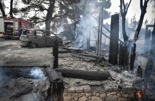 Mehr als 80 Häuser sind den Flammen in Athen seit Dienstag bereits zum Opfer gefallen. Foto: AFP/LOUISA GOULIAMAKI