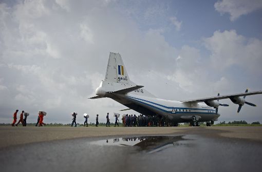 In Myanmar ist möglicherweise eine Militärmaschine abgestürzt. Das Foto zeigt ein Flugzeug ähnlichen Typs. Foto: AFP