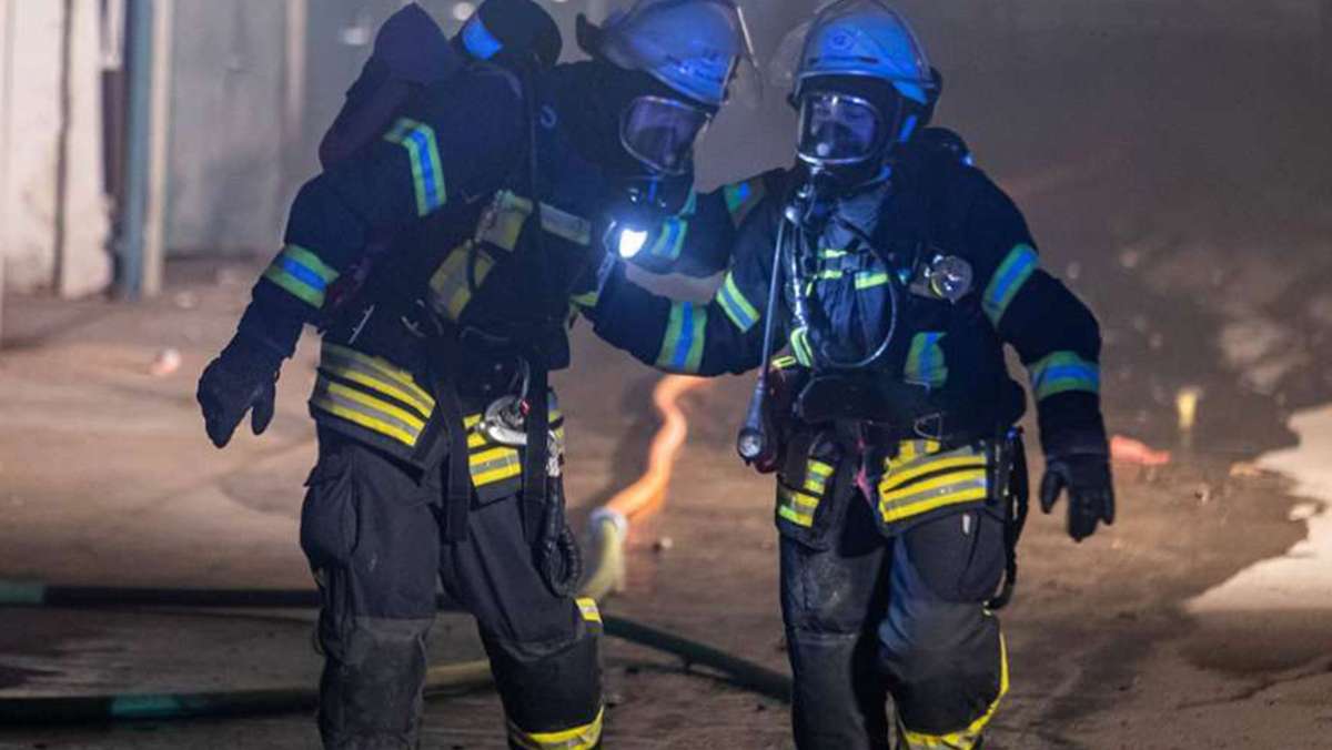 Viele Brände in Stuttgart: Eine heftige Silvesternacht für die Feuerwehr