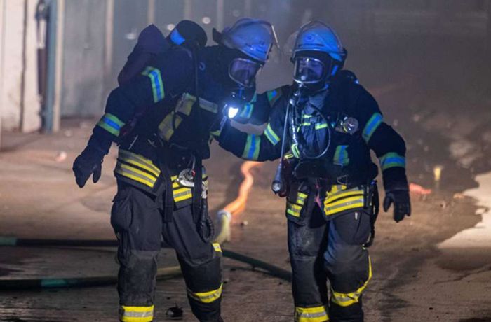 Viele Brände in Stuttgart: Eine heftige Silvesternacht für die Feuerwehr