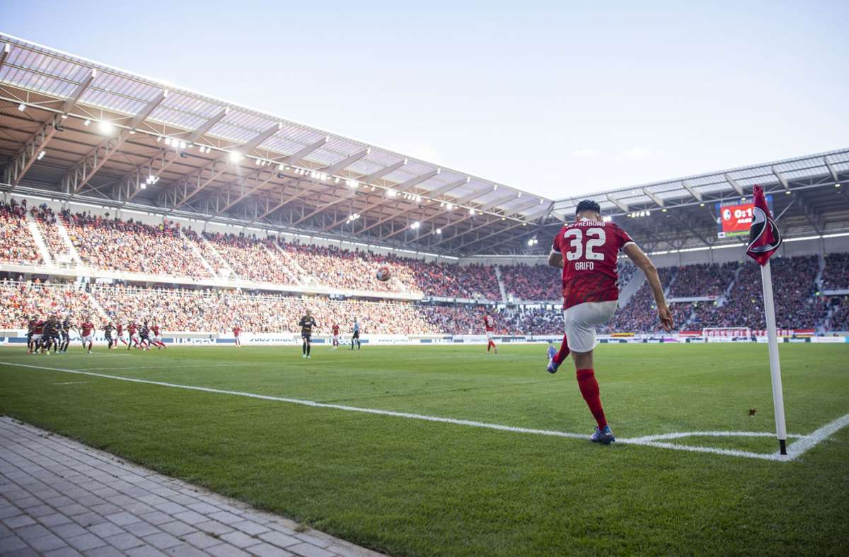 Das erste Bundesligaspiel im Oktober gegen Leipzig fand unter Flutlicht, aber am Nachmittag statt. Foto: dpa/Tom Weller