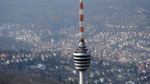 Von oben sehen alle irgendwie gleich aus: Touristen genauso wie Einheimische. Die Luftaufnahme  zeigt den Fernsehturm in Stuttgart. Foto: dpa