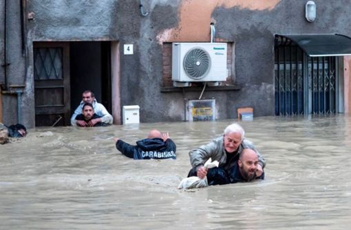 Überschwemmungen in Italien. Nun wurde eine weitere Leiche gefunden. (Archivbild) Foto: dpa/Luca Bruno