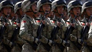 Chinas Soldaten nutzen Waffen aus heimischer Produktion. Foto: dpa/Rolex Dela Pena