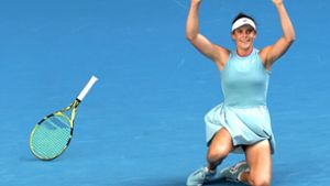 Der Schläger fliegt noch durch die Luft – und Jennifer Brady freut sich über ihren Sieg im Halbfinale der Australian Open über die Tschechin  Karolina Muchova. Foto: AFP/BRANDON MALONE