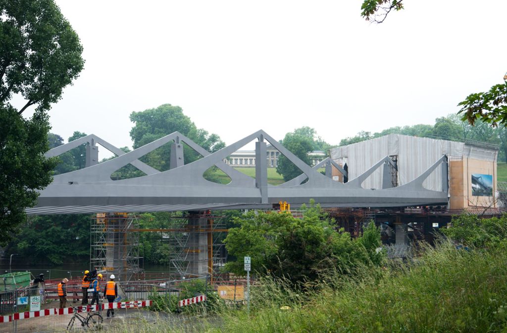 Auf der Brücke liegen später insgesamt vier Gleise – je zwei für den Fernverkehr und die S-Bahn.