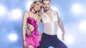 In der neuen Staffel „Dancing on Ice“ bilden Joti Polizoakis und Sängerin sowie Schauspielerin Lina Larissa Strahl ein Paar. Foto: SAT.1/Marc Rehbeck