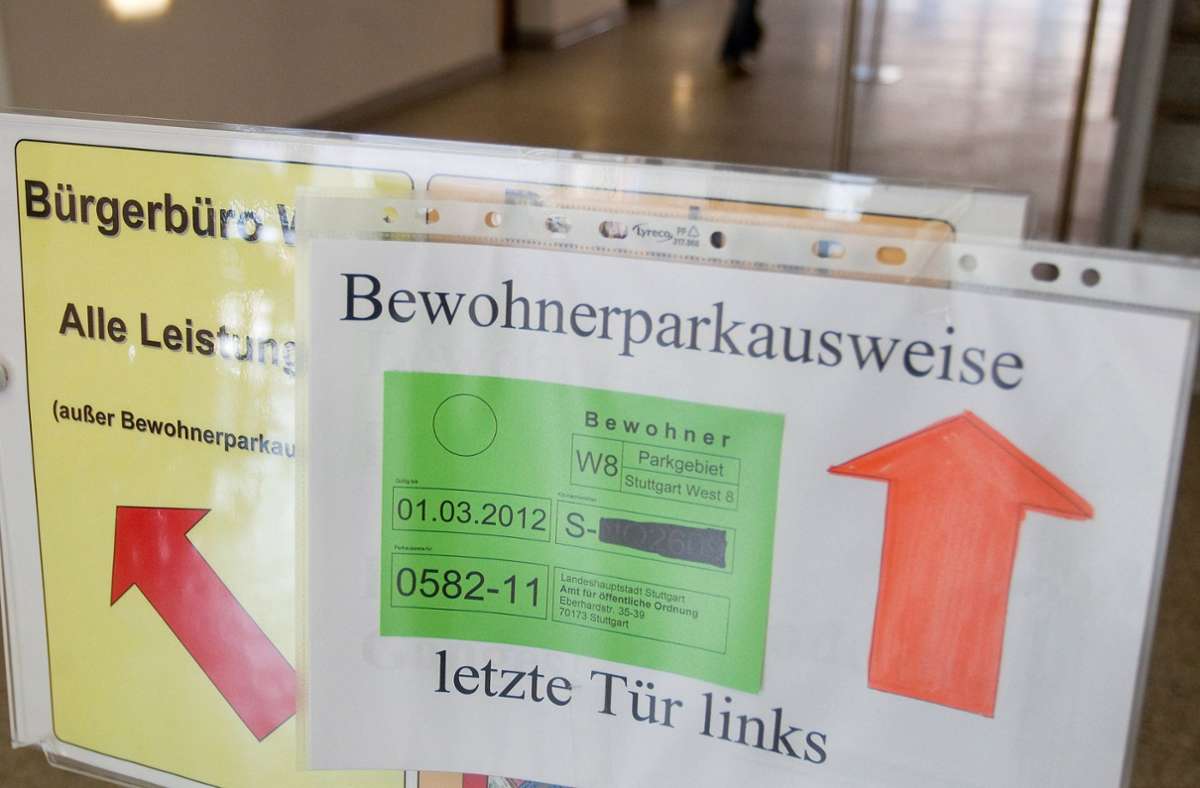 Parkausweise für Anwohner gibt es in Stuttgart schon seit rund einem Jahrzehnt. Die Gebühr könnte nun steigen. Foto: Frank /Eppler