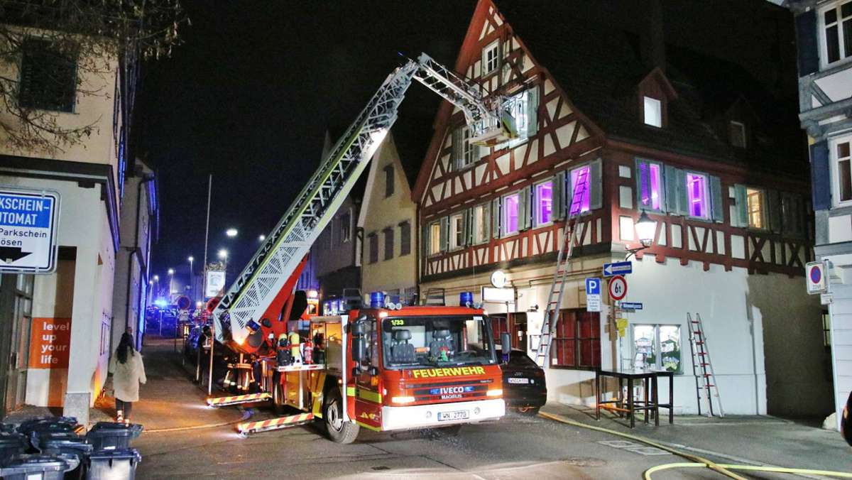 Feuer in Schorndorf: Zwölf Verletzte bei Brand in Mehrfamilienhaus
