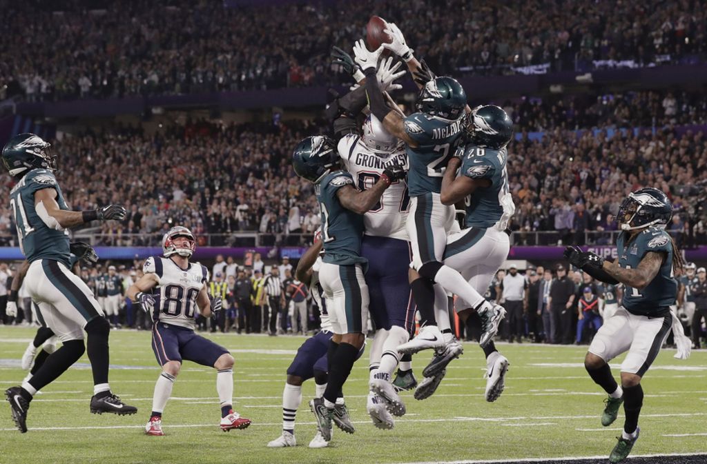 Der Außenseiter Philadelphia Eagles gewinnt den Super Bowl gegen den Favoriten New England Patriots.