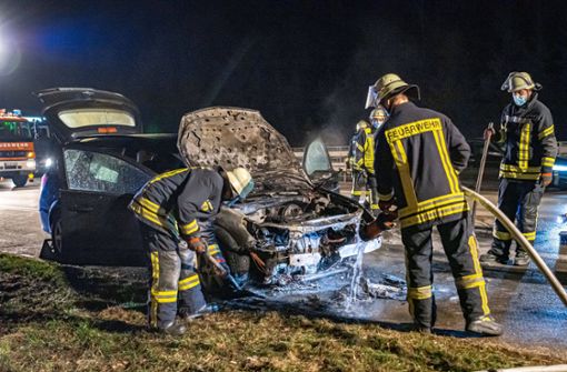 Der Opel brannte aus. Foto: 7aktuell.de/Moritz Bassermann