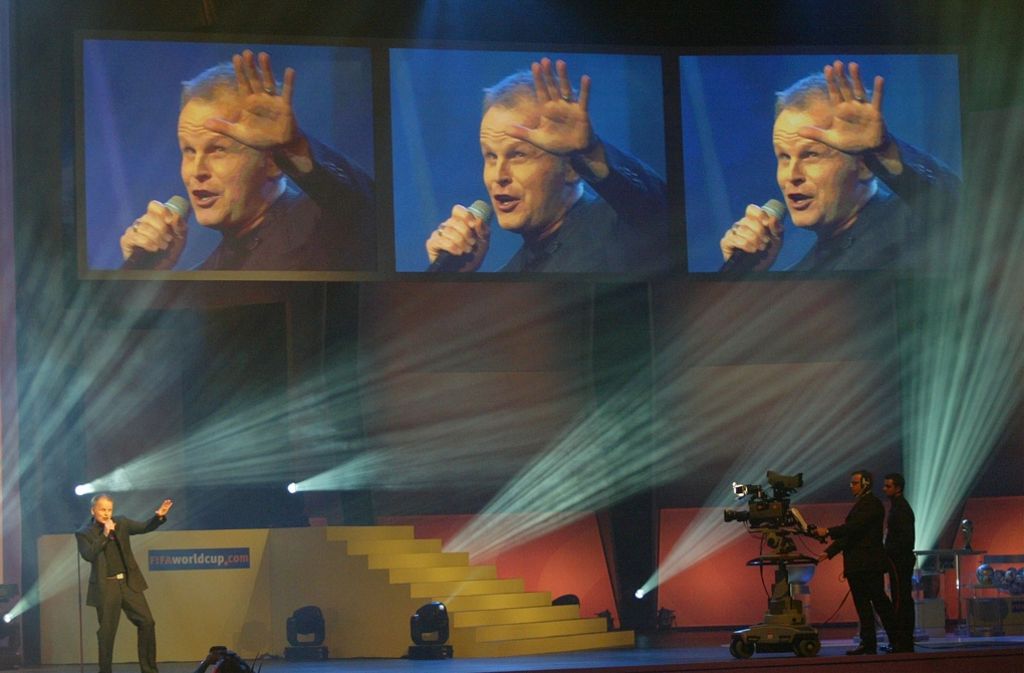 Mit dem Song „Zeit, dass sich was dreht“ lieferte Herbert Grönemeyer die offizielle WM-Hymne zur Fußball-Weltmeisterschaft 2006 in Deutschland.