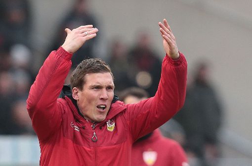 Enttäuscht und verärgert nach der Pleite in Würzburg: VfB-Trainer Hannes Wolf Foto: Baumann