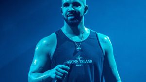 Rapper Drake mit Handy beworfen