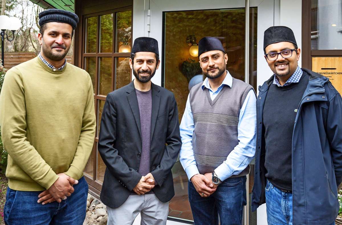 Zishan Ahmed, Noor Udin Ashraf, Aslam Jaweel und Rashid Kamal (von links) werben als Mitglieder der Ahmadiyya-Gemeinde für Toleranz, Dialogbereitschaft und Antirassismus. Foto: Eibner-Pressefoto/Sandy Dinkelacker