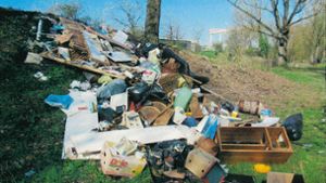 Müll in Stuttgart: Zaun am Neckarersatzbach soll „Pinkler“ abhalten