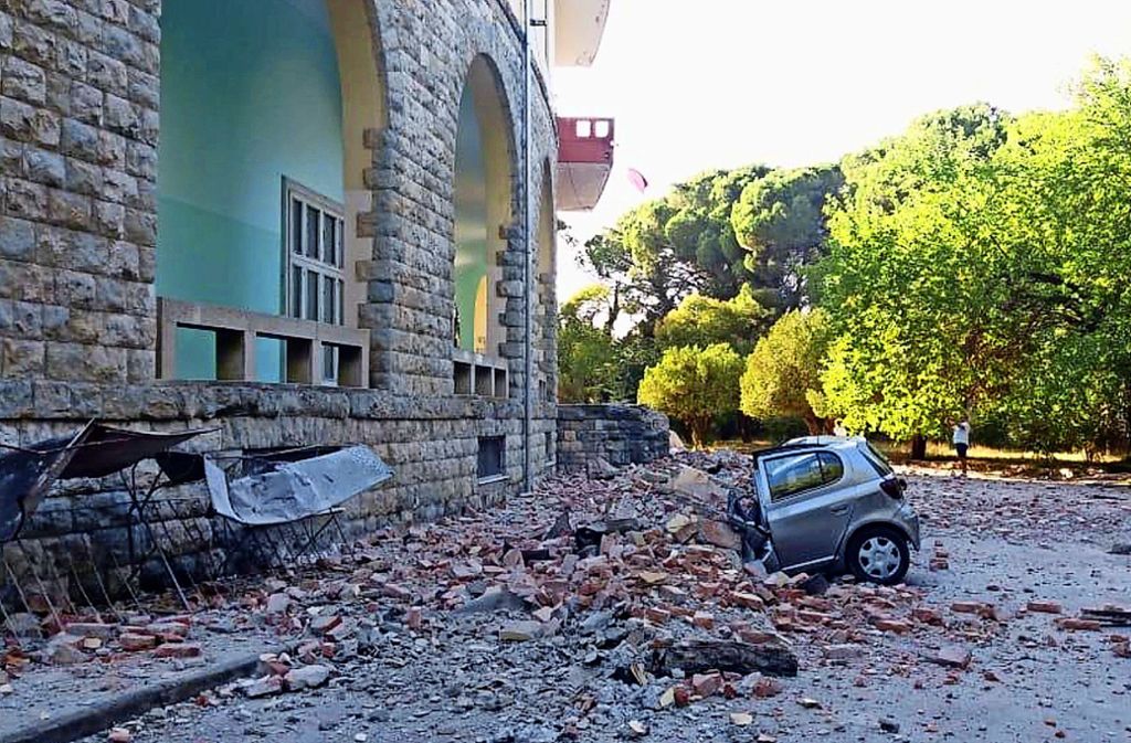 Bei mehreren Erdbeben in Albanien wurden Häuser und Autos zerstört Foto: AP/dpa/Uncredited