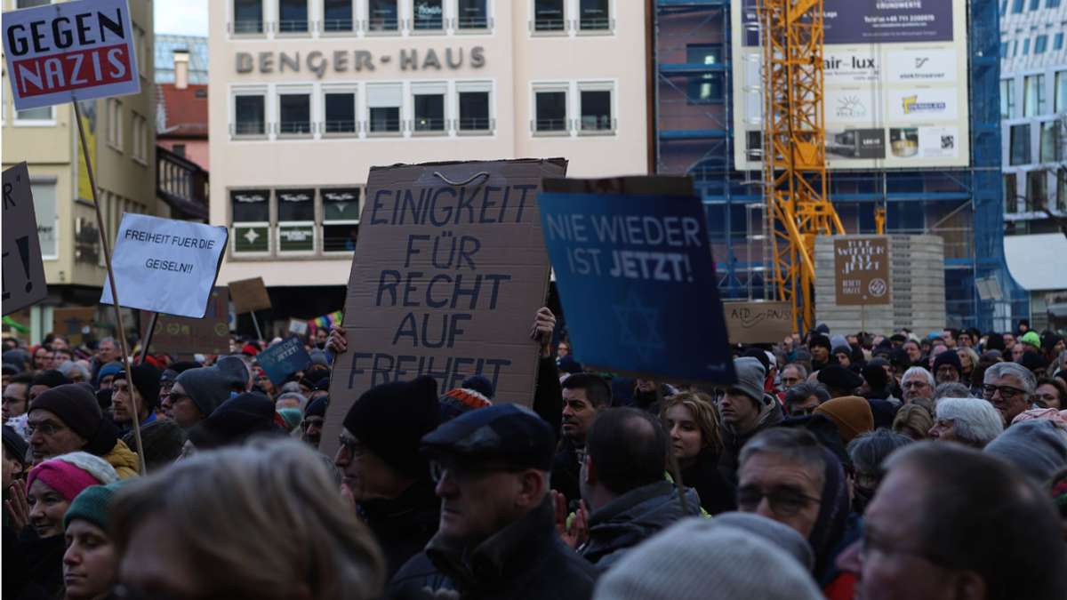Auch in der Landeshauptstadt Stuttgart versammelten sich am vergangenen Wochenende mehrere Zehntausend Menschen zum Protest.