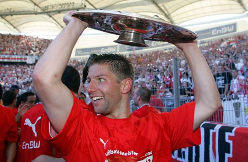Thomas Hitzlsperger auf dem Höhepunkt seiner Karriere: Mit dem VfB Stuttgart wurde der heute 36-Jährige Deutscher Meister. Foto: Pressefoto Baumann