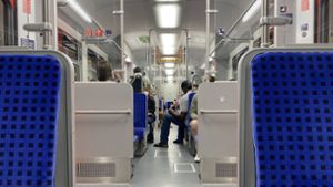 Zwei Fahrgäste sorgten in der S-Bahn in München für eine Verspätung (Symbolbild). Foto: imago images/Sven Simon/Frank Hoermann
