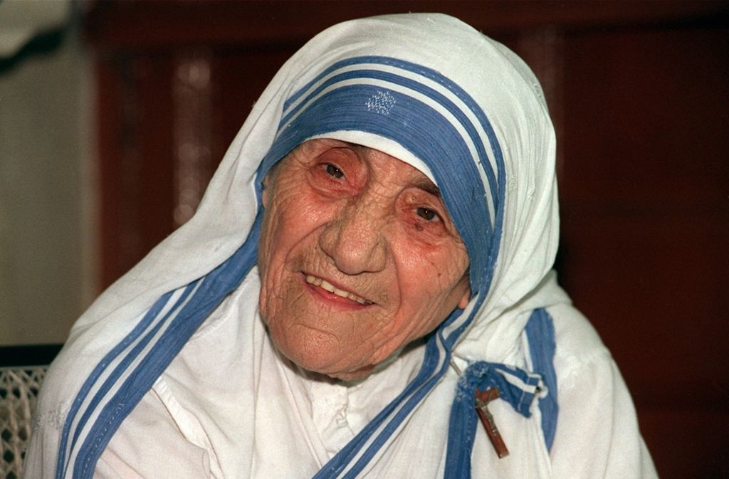 Friedensnobelpreisträgerin Mutter Teresa 1995 in Kolkata (Indien).