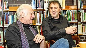 Die beiden Komiker Roland Baisch und Stefan Waghubinger im Gespräch. Foto: factum/Bach