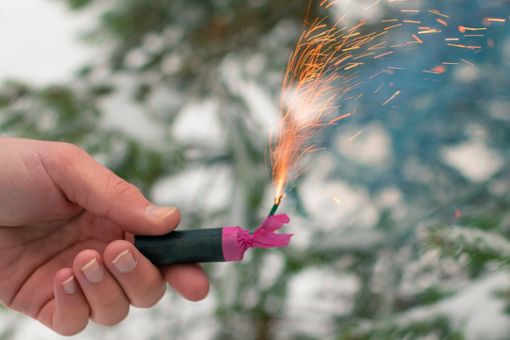 Erfahren Sie, welche Regelungen gelten, wenn Feuerwerk bereits vor Silvester gezündet wird.