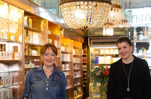 Chefin Claudia Wolff (li.) und Julia Renz müssen das Geschäft schließen. Foto: Lichtgut/Leif Piechowski