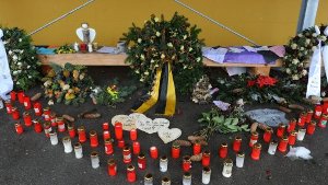 Ein Jahr nach der Brandkatastrophe in einer Behindertenwerkstatt im Schwarzwald mit 14 Toten hat das Land finanzielle Hilfe für ein Heim zugesagt.  Foto: dpa