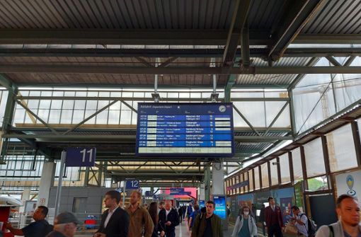 Nichts geht mehr: Vor allem Samstag ist Bahnreisen von Stuttgart aus eine Geduldsprobe gewesen. Foto: Christine Bilger//StZN