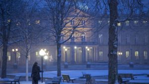 Am frühen Morgen zeigt sich der Schlossplatz stimmungsvoll, bedeckt mit einer leichten Schneedecke. Foto: Lichtgut/Leif Piechowski