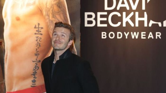 David Beckham signiert seine Unterwäsche in Berlin 