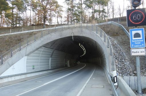 Der Darmsheimer Tunnel wird gereinigt, zudem die Technik gewartet. Foto: Landratsamt