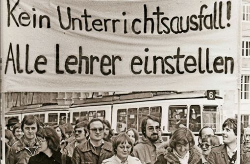 Auf Lehrermangel folgt Lehrerschwemme: eine Demo arbeitsloser Lehrer in Stuttgart in den 1980er Jahren. Foto: Maucher