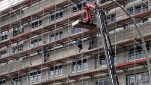 Um den Mangel auszugleichen, müssten hunderttausende Wohnungen entstehen. Aber müssen die auch neu gebaut werden? Foto: picture alliance/dpa/Bernd von Jutrczenka