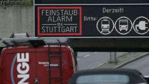 Die Anzeige ist für die Autofahrer in Stuttgart Routine. Vom 15. Oktober an ruft die Stadt wieder Feinstaubalarm aus. Foto: Lichtgut/Leif Piechowski