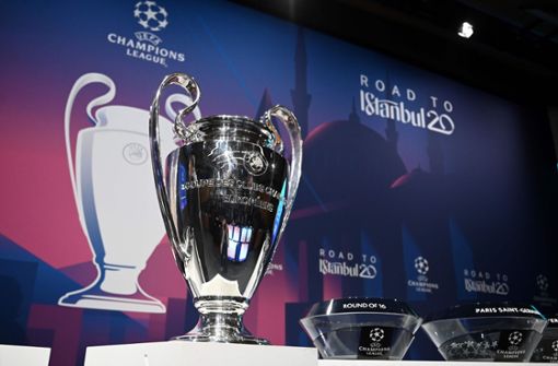 Das Objekt der Begierde – der Champions-League-Pokal. Foto: AFP/FABRICE COFFRINI
