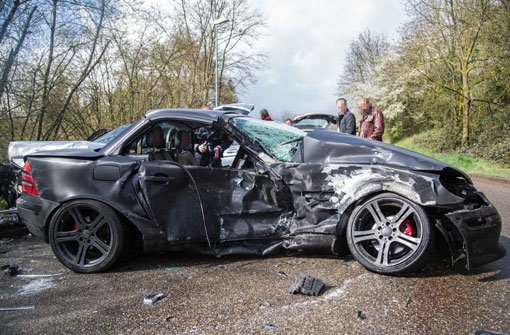 Nach einem Crash mit zwei Mercedes musste am Donnerstag die K1909 bei Waiblingen gesperrt werden. Foto: 7aktuell.de