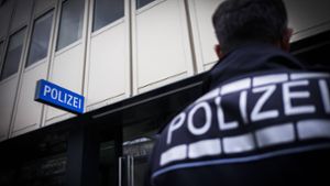 Die Stuttgarter Polizei will den Besucherverkehr in den Dienststellen reduzieren. (Symbolbild) Foto: imago/Objektif/imago stock&people