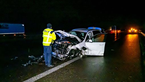 Der BMW musste nach dem Unfall abgeschleppt werden. Der Schaden beträgt rund 20 000 Euro. Foto: 7aktuell.de/Alexander Hald
