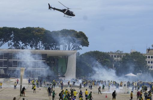 Die Ausschreitungen betreffen mehrere Regierungsgebäude in Brasilia, der Hauptstadt von Brasilien. Foto: dpa/Eraldo Peres