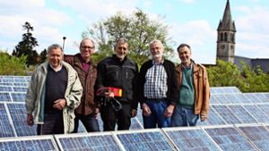 Ein Bild aus besseren Tagen: Mitglieder des Vereins Degerloch Solar auf dem Dach der Filderschule. Foto: Archiv Rebecca Stahlberg