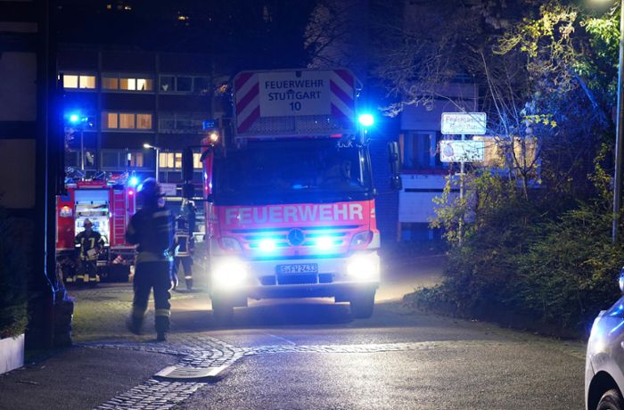 Altenpflegeheim in Stuttgart-Münster: Brand in Wohnung – Feuerwehr führt 16 Menschen ins Freie